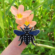 Load image into Gallery viewer, Domino Cuckoo Bee Pin