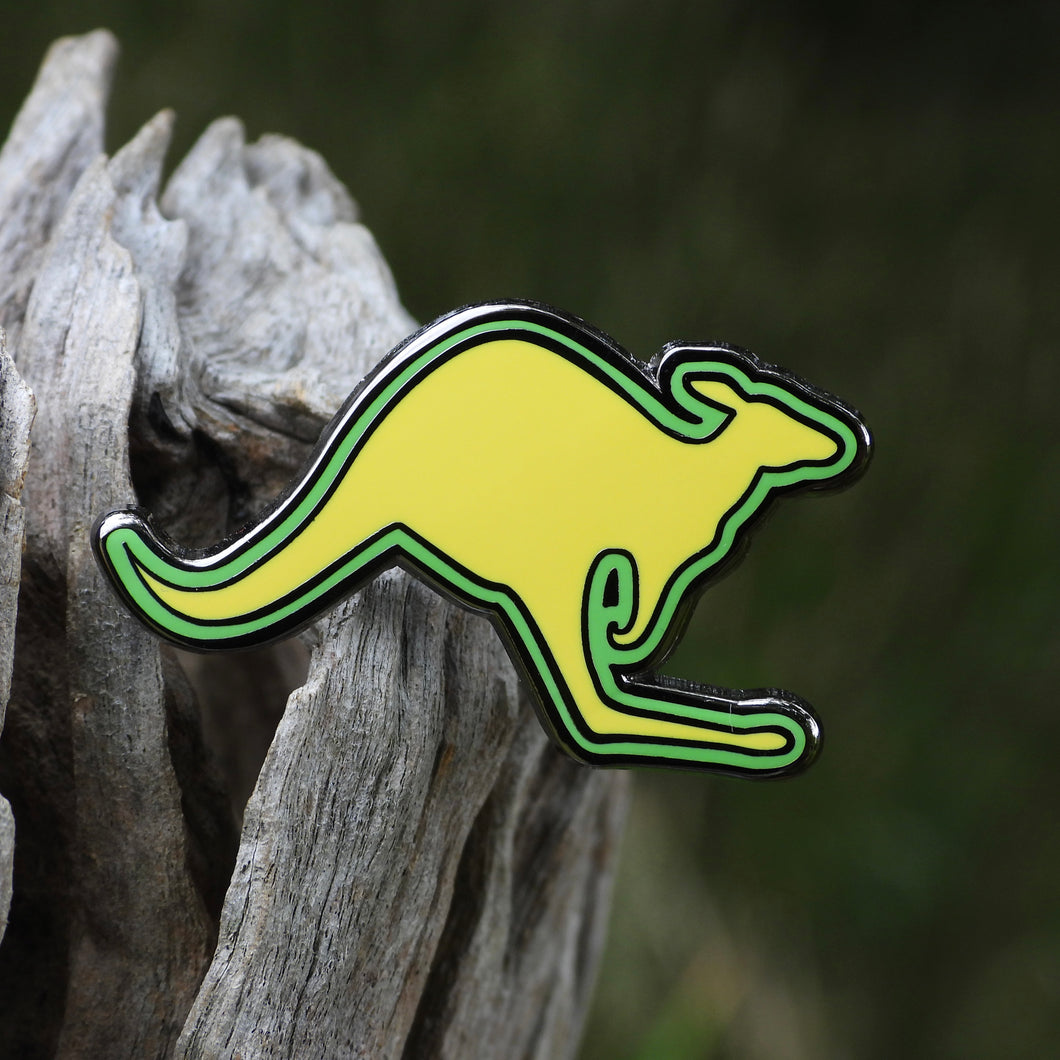 Kangaroo pin green & gold