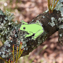 Load image into Gallery viewer, Green Tree Frog pin
