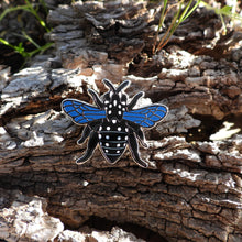 Load image into Gallery viewer, Domino Cuckoo Bee Pin
